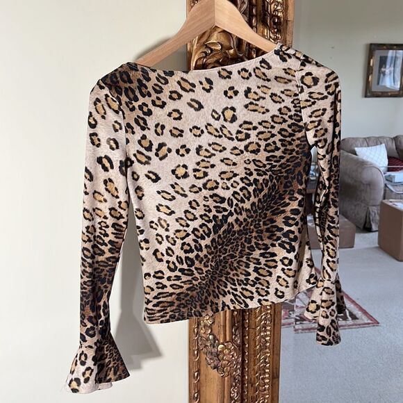 Limited too long sleeve cheetah print top size medium - Picture 4 of 4